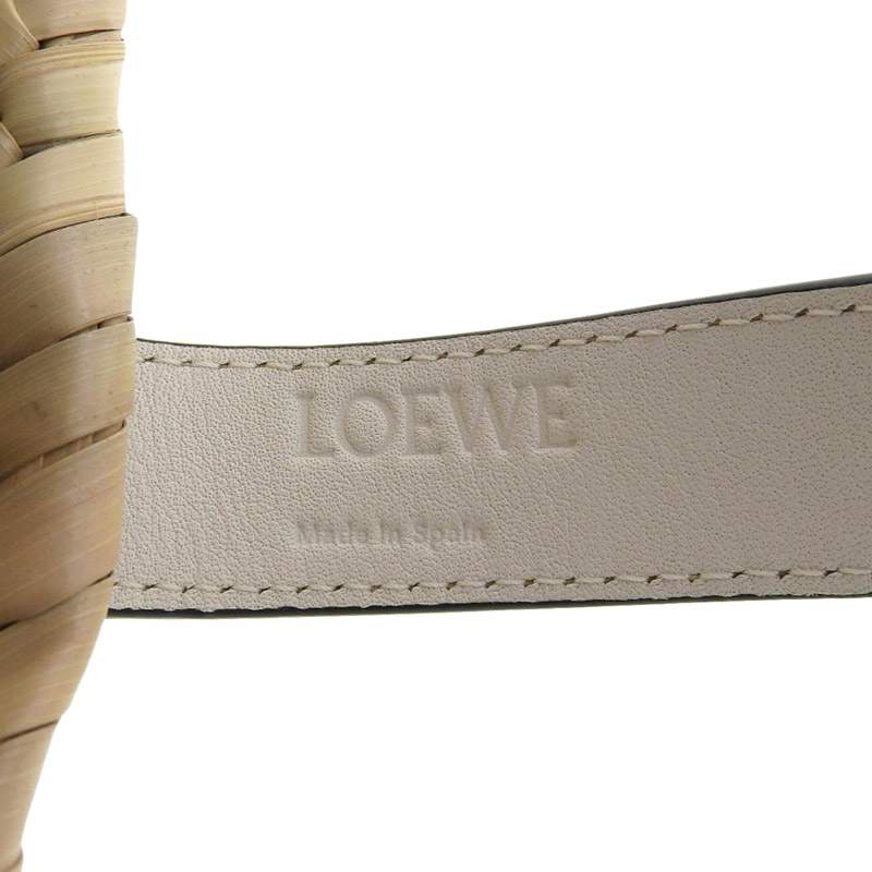 http://ロエベ%20LOEWE%20バスケットバッグ%20スモール%20トートバッグ%20かごバッグ%20ラフィア/レザー%20ナチュラル/ホワイト%20美品%20OB1829