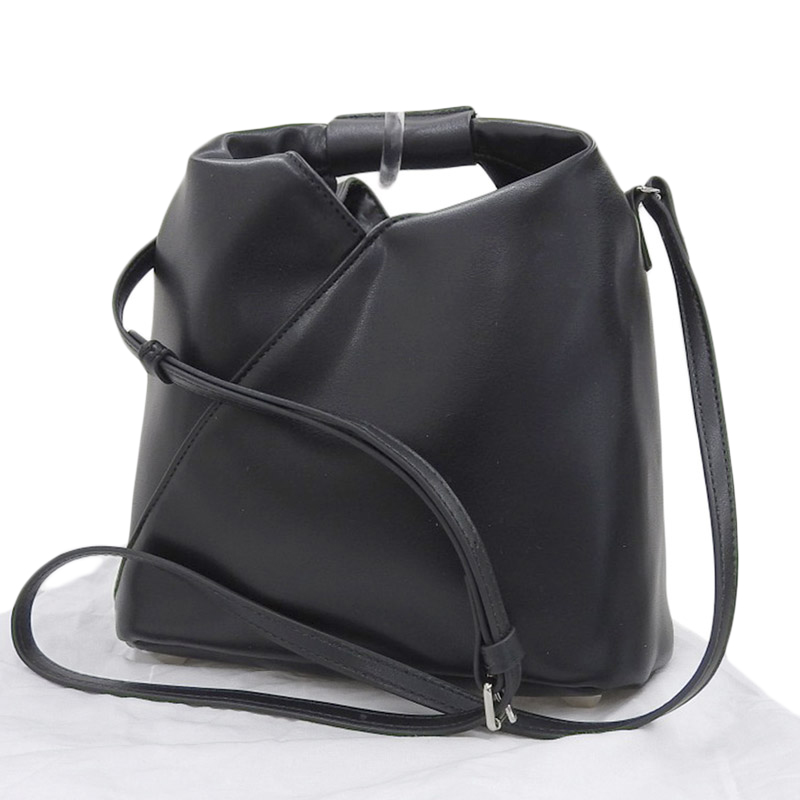 http://メゾンマルジェラ%20MAISON%20MARGIELA%20MM6%202WAYバッグ%20ハンドバッグ%20ショルダーバッグ%20レザー%20ブラック%20中古%20OB1833