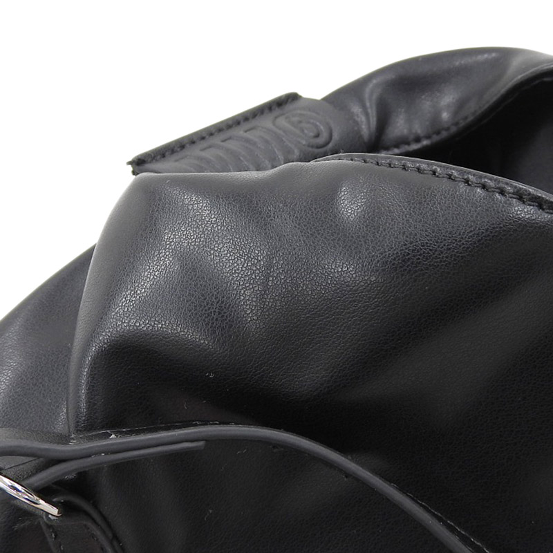 http://メゾンマルジェラ%20MAISON%20MARGIELA%20MM6%202WAYバッグ%20ハンドバッグ%20ショルダーバッグ%20レザー%20ブラック%20中古%20OB1833