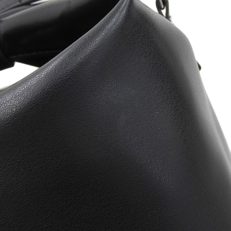 http://メゾンマルジェラ%20MAISON%20MARGIELA%20MM6%202WAYバッグ%20ハンドバッグ%20ショルダーバッグ%20レザー%20ブラック%20中古%20OB1833