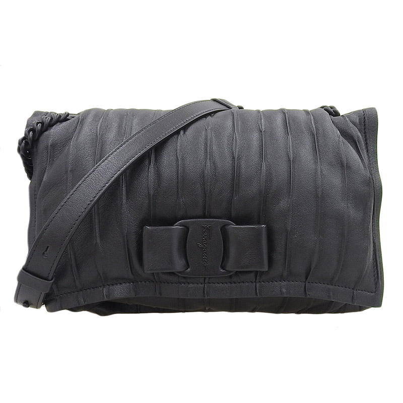 フェラガモ FERRAGAMO ヴィヴァボウ ヴァラリボン ショルダーバッグ レザー ブラック 中古 OB1835