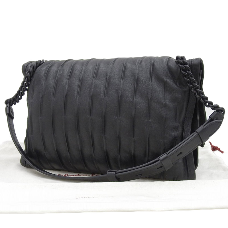 http://フェラガモ%20FERRAGAMO%20ヴィヴァボウ%20ヴァラリボン%20ショルダーバッグ%20レザー%20ブラック%20中古%20OB1835