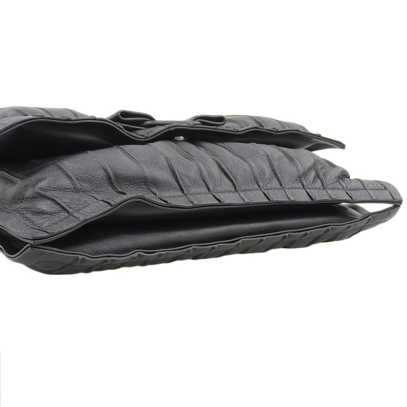 http://フェラガモ%20FERRAGAMO%20ヴィヴァボウ%20ヴァラリボン%20ショルダーバッグ%20レザー%20ブラック%20中古%20OB1835