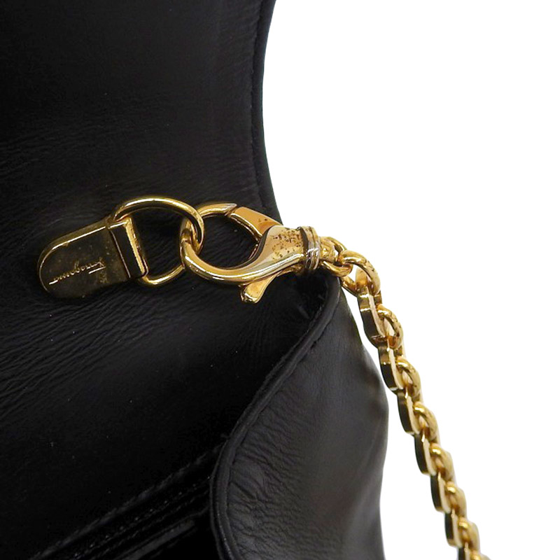 http://フェラガモ%20FERRAGAMO%20ガンチーニ%20ショルダーバッグ%20チェーンショルダー%20レザー%20ブラック%20中古%20OB1842
