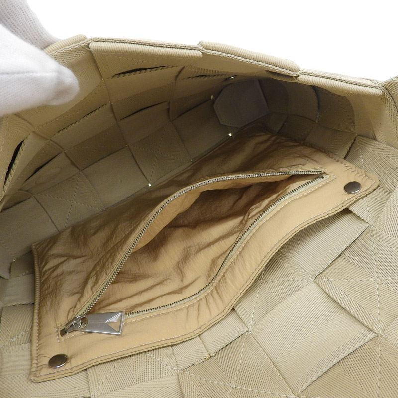 http://ボッテガヴェネタ%20BOTTEGA%20VENETA%20ウェビングカセット%20ショルダーバッグ%20斜め掛け%20キャンバス%20ベージュ%20680514V1G21%20美品%20OB1843