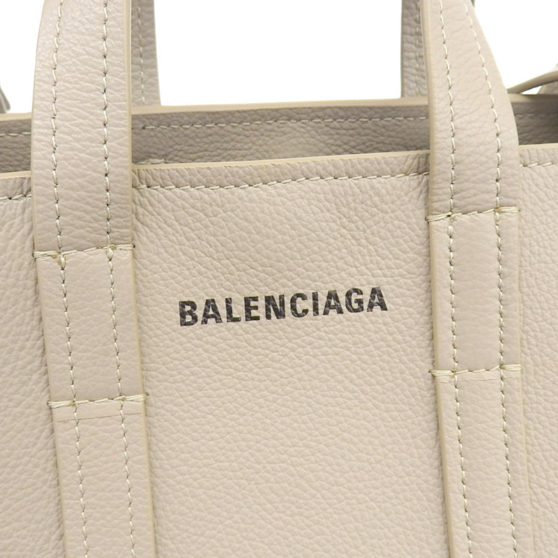 http://バレンシアガ%20BALENCIAGA%20エブリデイトートXS%202WAYバッグ%20ハンドバッグ%20ショルダーバッグ%20レザー%20ベージュ%20672793%20中古%20OB1844