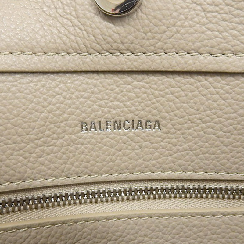 http://バレンシアガ%20BALENCIAGA%20エブリデイトートXS%202WAYバッグ%20ハンドバッグ%20ショルダーバッグ%20レザー%20ベージュ%20672793%20中古%20OB1844