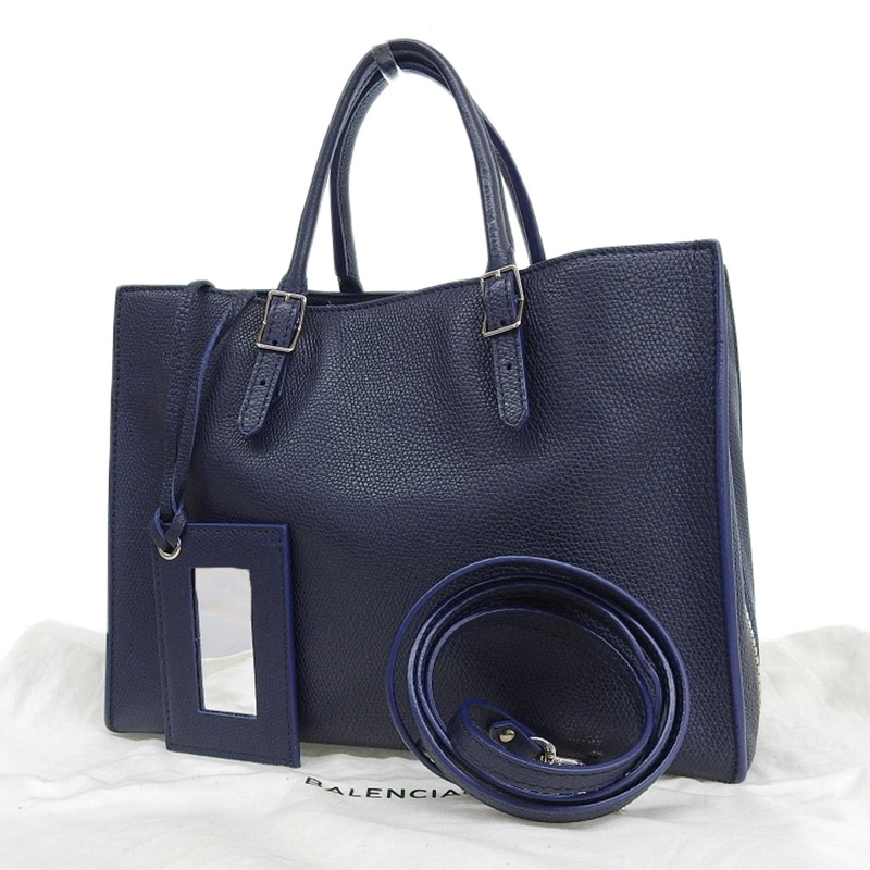 http://バレンシアガ%20BALENCIAGA%20ザ・ペーパーミニ%202WAYバッグ%20ハンドバッグ%20ショルダーバッグ%20レザー%20ネイビー%20399531%20中古%20OB1845