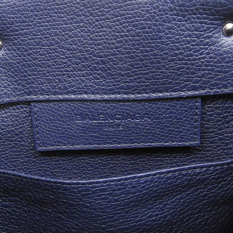 http://バレンシアガ%20BALENCIAGA%20ザ・ペーパーミニ%202WAYバッグ%20ハンドバッグ%20ショルダーバッグ%20レザー%20ネイビー%20399531%20中古%20OB1845