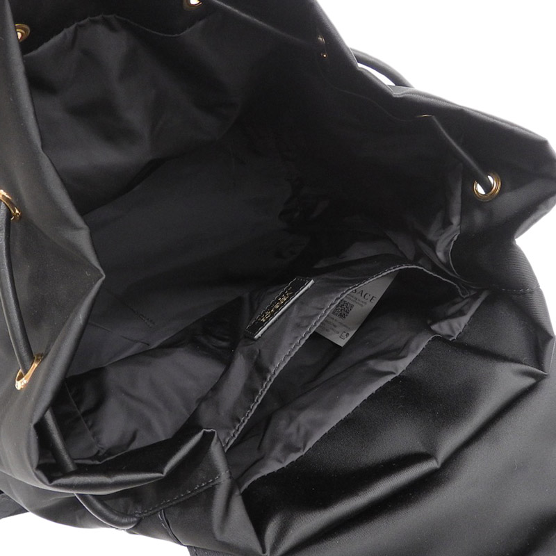 http://ヴェルサーチ%20VERSACE%20リュックサック%20バックパック%20ナイロン%20ブラック%20美品　OB1848