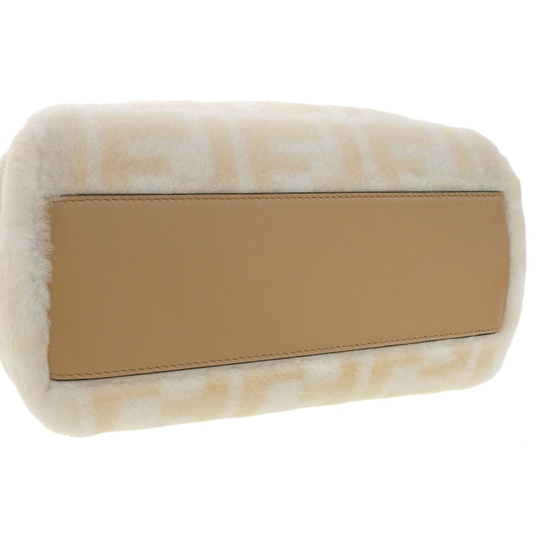 http://フェンディ%20FENDI%20ピーカブー%20ミニ%202WAYバッグ%20ハンドバッグ%20ショルダーバッグ%20レザー/ムートン%20ベージュ%208BN244%20中古%20OB1852