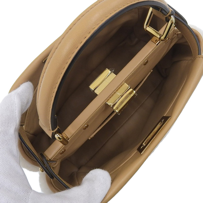 http://フェンディ%20FENDI%20ピーカブー%20ミニ%202WAYバッグ%20ハンドバッグ%20ショルダーバッグ%20レザー/ムートン%20ベージュ%208BN244%20中古%20OB1852
