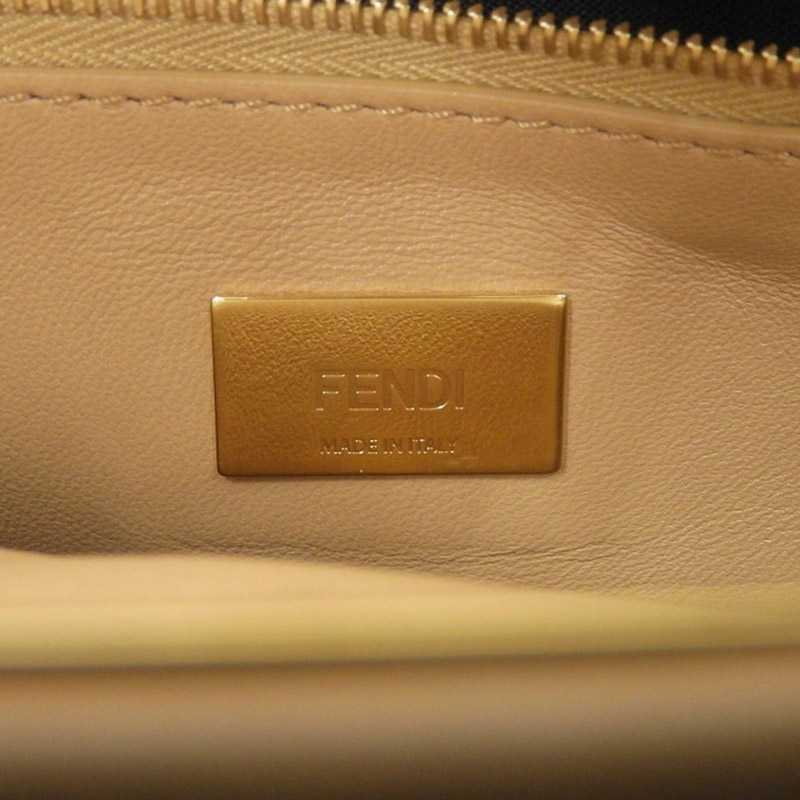 http://フェンディ%20FENDI%20ピーカブー%20ミニ%202WAYバッグ%20ハンドバッグ%20ショルダーバッグ%20レザー/ムートン%20ベージュ%208BN244%20中古%20OB1852