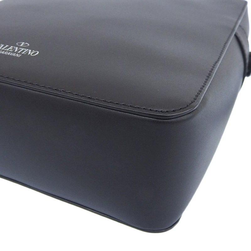 http://ヴァレンティノ%20VALENTINO%20VLTN%20ショルダーバッグ%20斜め掛けショルダー%20レザー%20ブラック%20中古%20OB1853