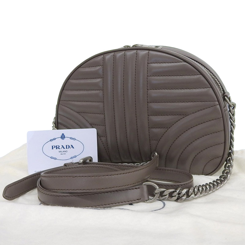 http://プラダ%20PRADA%20ショルダーバッグ%20斜め掛けショルダー%20レザー%20グレージュ%201BH130%20中古%20OB1854