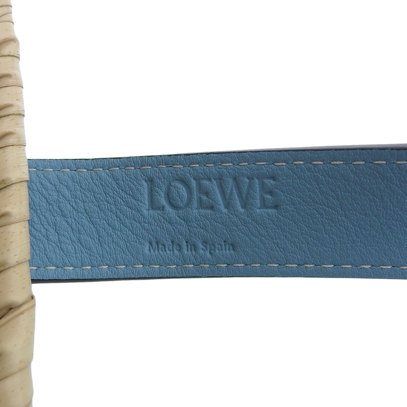 http://ロエベ%20LOEWE%20バスケットバッグ%20スモール%20トートバッグ%20かごバッグ%20ラフィア/レザー%20ナチュラル/ブルー%20中古%20OB1860