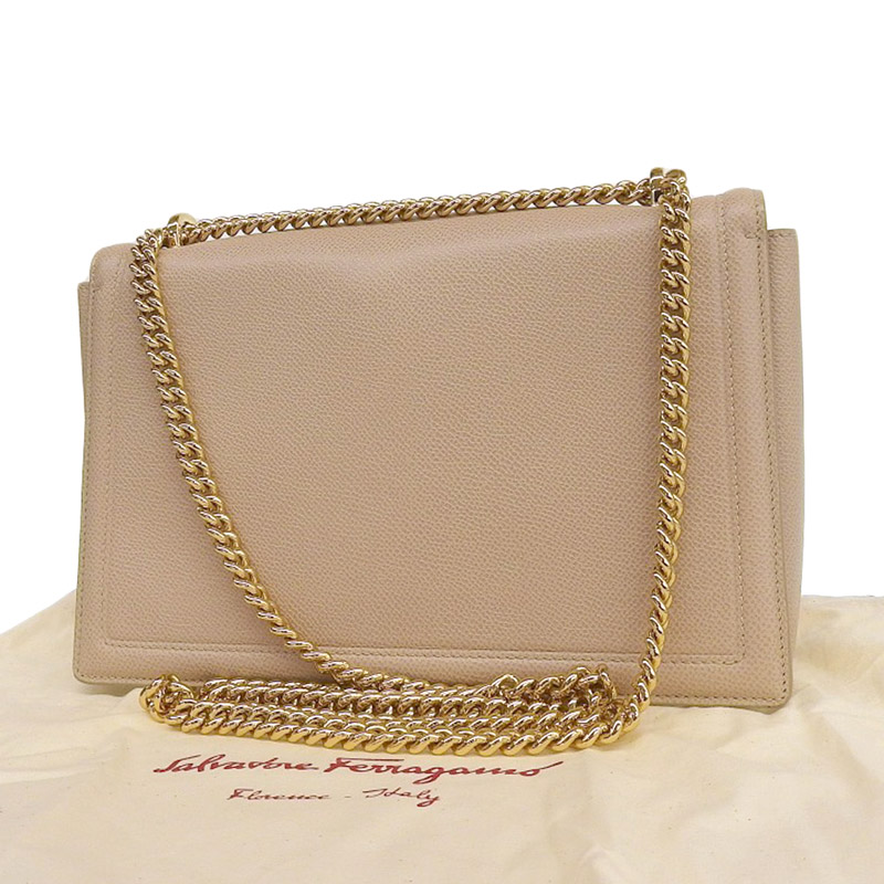 http://フェラガモ%20FERRAGAMO%20ヴァラ%20ショルダーバッグ%20チェーンショルダー%20レザー%20ピンクベージュ%20中古%20OB1863