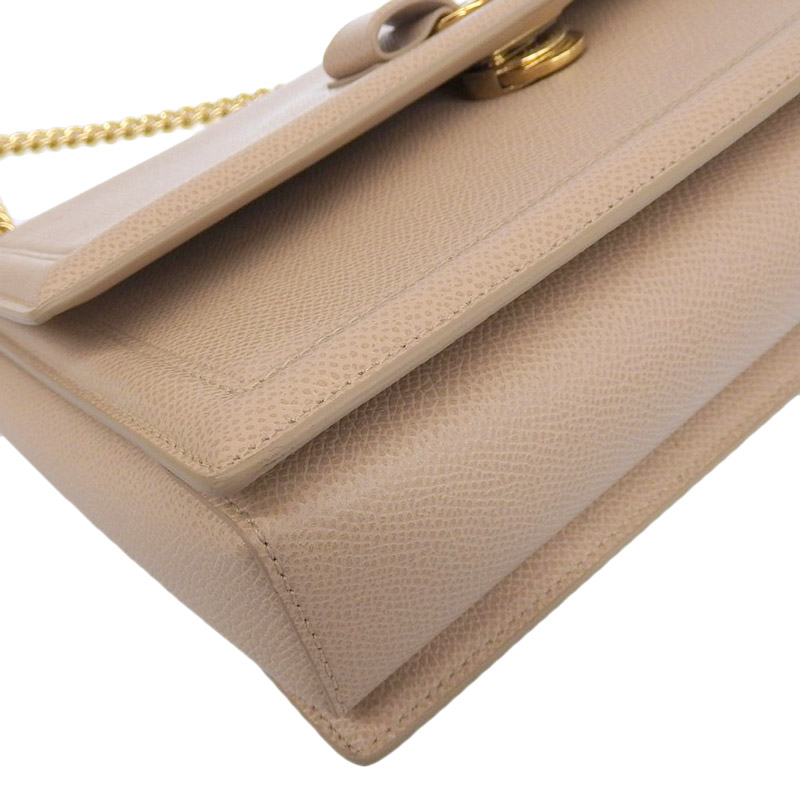 http://フェラガモ%20FERRAGAMO%20ヴァラ%20ショルダーバッグ%20チェーンショルダー%20レザー%20ピンクベージュ%20中古%20OB1863
