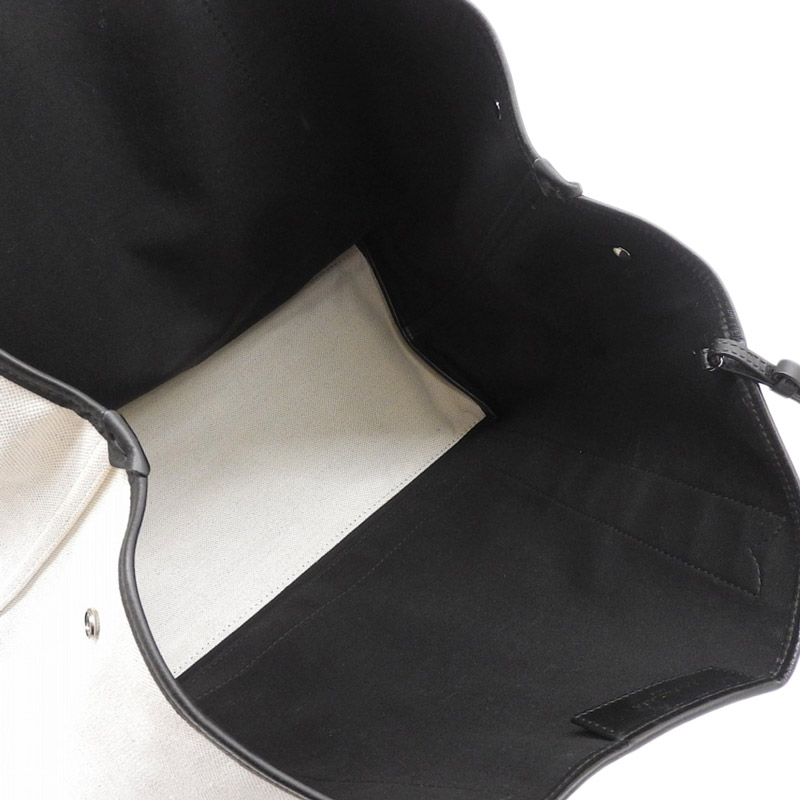 http://バレンシアガ%20BALENCIAGA%20ネイビーカバスM%20トートバッグ%20キャンバス/レザー%20ホワイト/ブラック%20339936%20中古%20OB1867