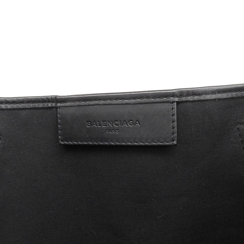 http://バレンシアガ%20BALENCIAGA%20ネイビーカバスM%20トートバッグ%20キャンバス/レザー%20ホワイト/ブラック%20339936%20中古%20OB1867