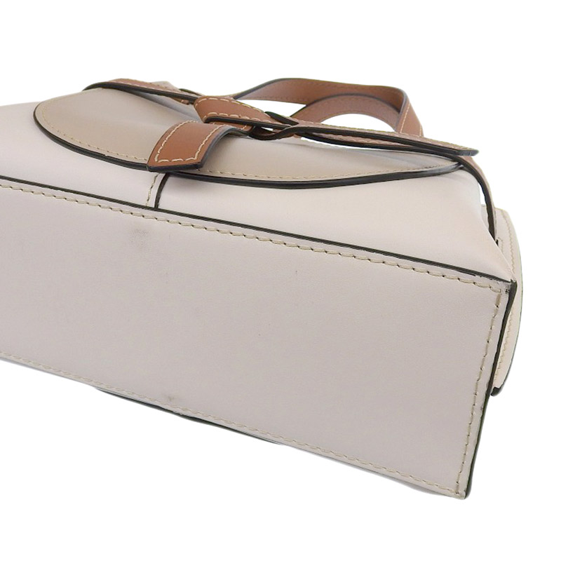 http://ロエベ%20LOEWE%20ゲートトップハンドルミニ%202WAYバッグ%20ハンドバッグ%20レザー%20ホワイト/ベージュ/ブラウン%20中古%20OB1874