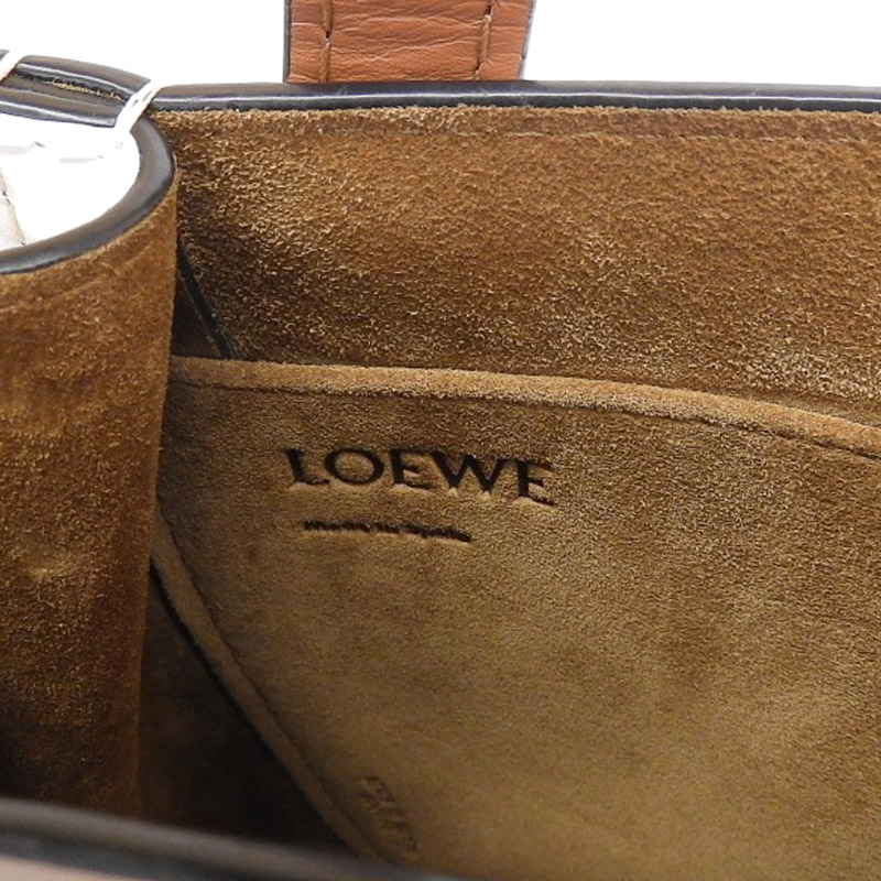http://ロエベ%20LOEWE%20ゲートトップハンドルミニ%202WAYバッグ%20ハンドバッグ%20レザー%20ホワイト/ベージュ/ブラウン%20中古%20OB1874