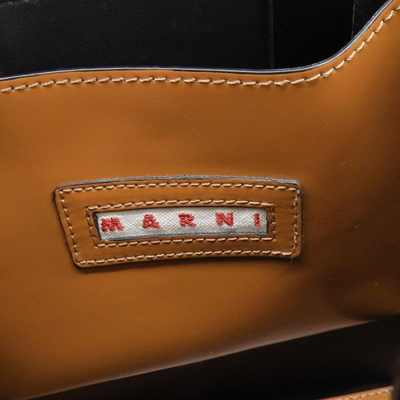 http://マルニ%20MARNI%202WAYバッグ%20ハンドバッグ%20ショルダーバッグ%20レザー%20ブラウン/ブラック%20中古%20OB1877