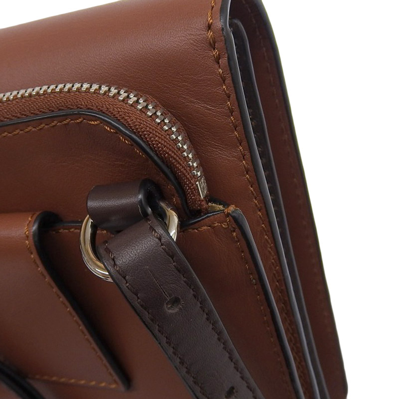 http://ロエベ%20LOEWE%20ガセットフラット%20ショルダーバッグ%20レザー%20ブラウン%20中古%20OB1879