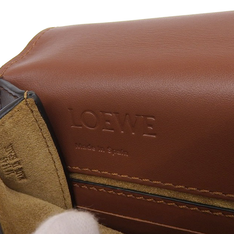 http://ロエベ%20LOEWE%20ガセットフラット%20ショルダーバッグ%20レザー%20ブラウン%20中古%20OB1879