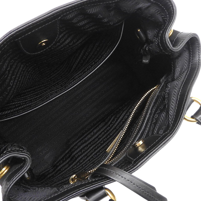 http://プラダ%20PRADA%202WAYバッグ%20ハンドバッグ%20ショルダーバッグ%20ナイロン/レザー%20ブラック%20中古%20OB1881
