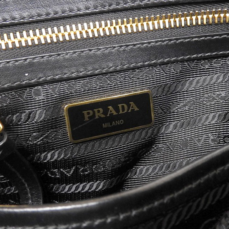 http://プラダ%20PRADA%202WAYバッグ%20ハンドバッグ%20ショルダーバッグ%20ナイロン/レザー%20ブラック%20中古%20OB1881