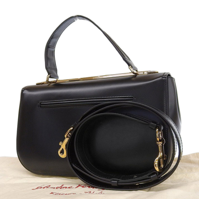 http://フェラガモ%20FERRAGAMO%20ヴァラ%202WAYバッグ%20ハンドバッグ%20ショルダーバッグ%20レザー%20ブラック%20中古%20OB1892