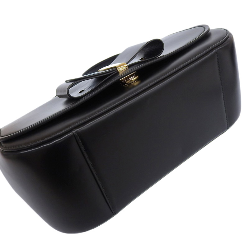 http://フェラガモ%20FERRAGAMO%20ヴァラ%202WAYバッグ%20ハンドバッグ%20ショルダーバッグ%20レザー%20ブラック%20中古%20OB1892