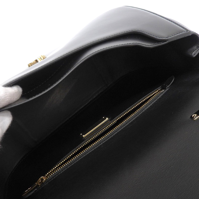 http://フェラガモ%20FERRAGAMO%20ヴァラ%202WAYバッグ%20ハンドバッグ%20ショルダーバッグ%20レザー%20ブラック%20中古%20OB1892