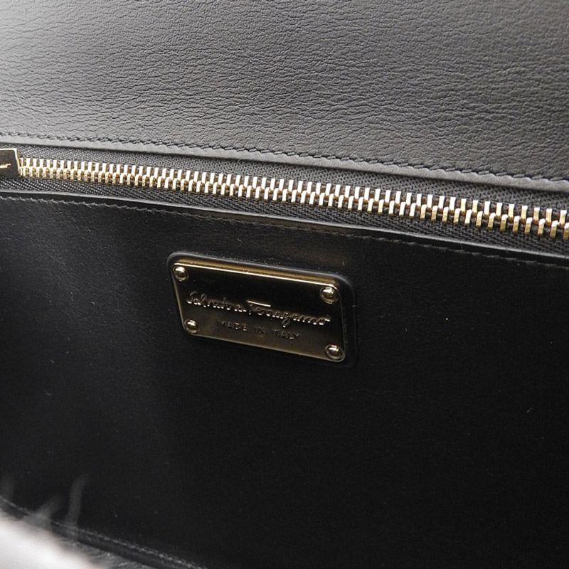 http://フェラガモ%20FERRAGAMO%20ヴァラ%202WAYバッグ%20ハンドバッグ%20ショルダーバッグ%20レザー%20ブラック%20中古%20OB1892