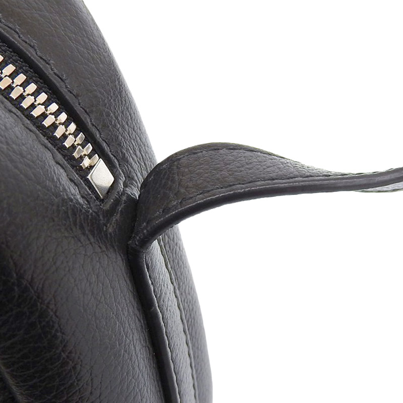 http://バレンシアガ%20BALENCIAGA%20エブリデイ%20ショルダーバッグ%20カメラバッグ%20ポシェット%20レザー%20ブラック%20679267%20中古%20OB1896