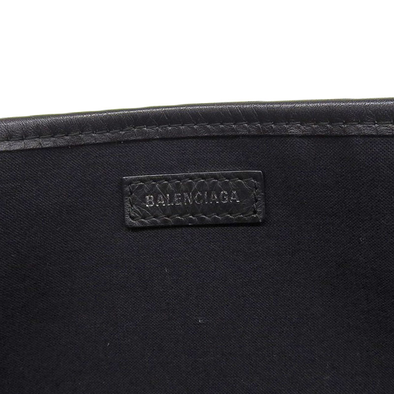 http://バレンシアガ%20BALENCIAGA%20ネイビーカバスS%20ハンドバッグ%20キャンバス/レザー%20ホワイト/ブラック%20339933%20中古%20OB1897