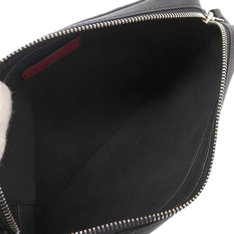 http://ヴァレンティノ%20VALENTINO%20VLTN%202WAYバッグ%20ショルダーバッグ%20クラッチバッグ%20レザー%20ブラック%20中古%20OB1902