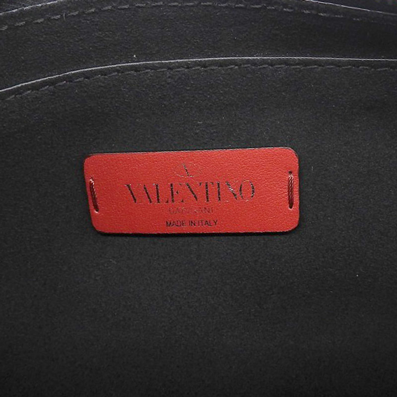 http://ヴァレンティノ%20VALENTINO%20VLTN%202WAYバッグ%20ショルダーバッグ%20クラッチバッグ%20レザー%20ブラック%20中古%20OB1902