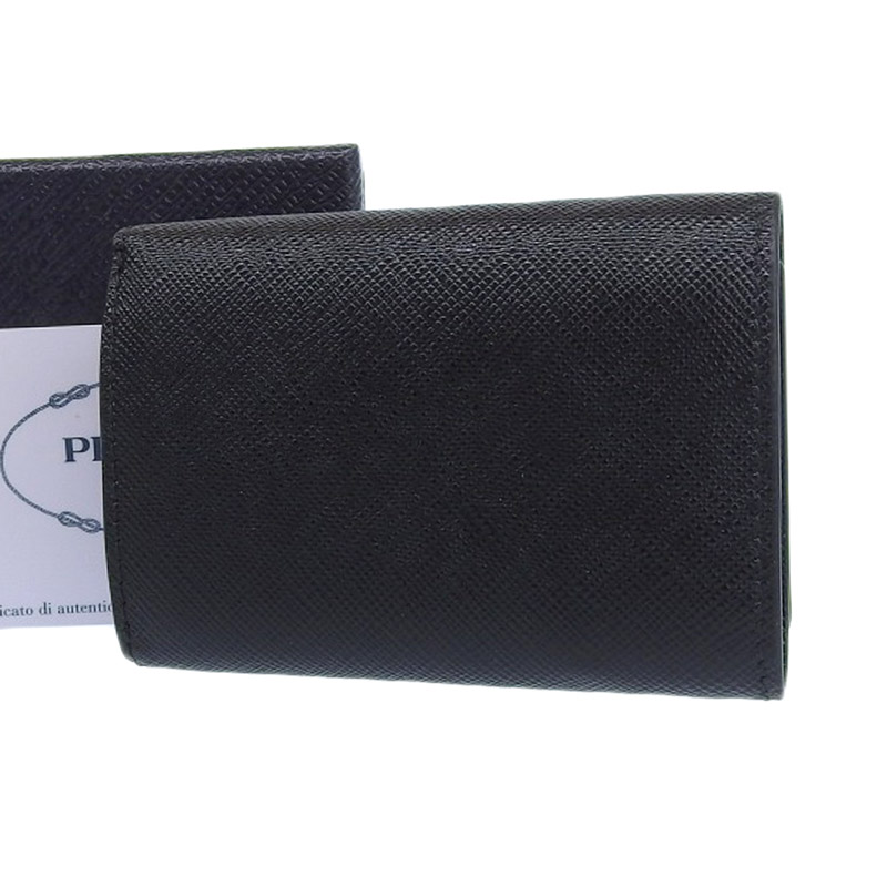 http://プラダ%20PRADA%20三つ折り財布%20コンパクトウォレット%20サフィアーノ%20レザー%20ブラック%201MH021%20中古%20OBB0557