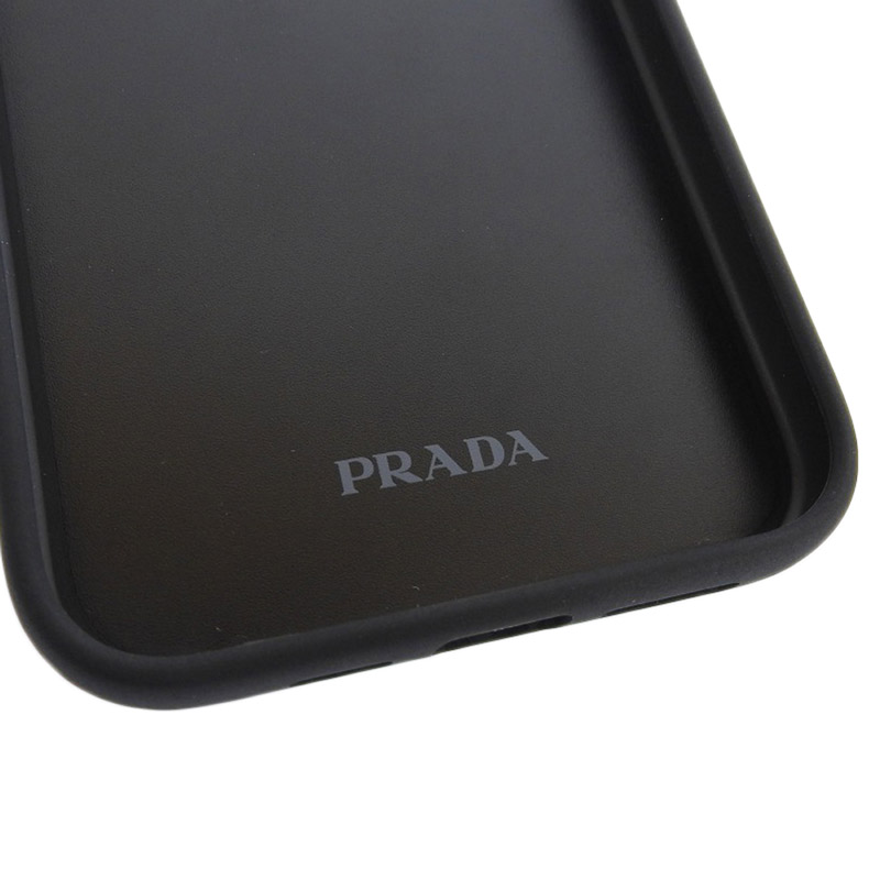 http://プラダ%20PRADA%20スマホケース%20サフィアーノ%20レザー%20ブラック%20iphone15PROMAX用%20美品%20OBB0558