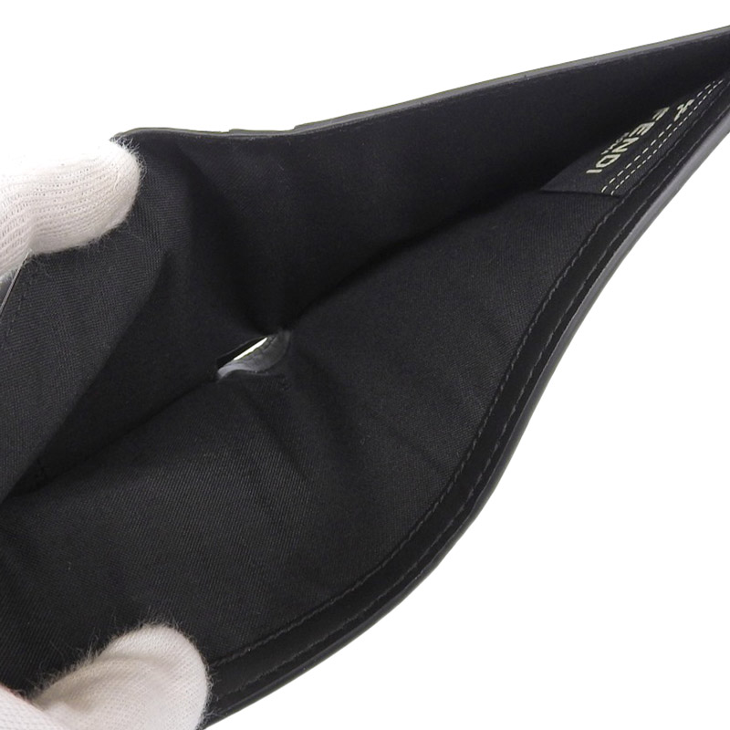 http://フェンディ%20FENDI%20二つ折り財布%20コンパクトウォレット%20ズッキーノ%20レザー%20ネイビー%20中古%20OBB0559