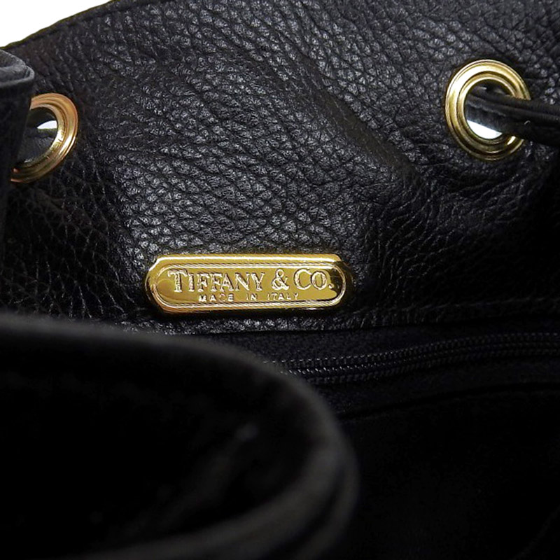 http://ティファニー%20TIFFANY%20&%20Co.%20ショルダーバッグ%20巾着ショルダー%20レザー%20ブラック%20中古%20TI0137