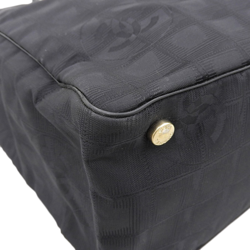 http://シャネル%20CHANEL%20ニュートラベルライン%20トートバッグ%20ナイロン/レザー%20ブラック%208番台%20中古%20CH0929