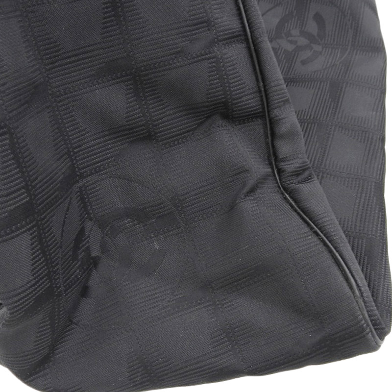 http://シャネル%20CHANEL%20ニュートラベルライン%20トートバッグ%20ナイロン/レザー%20ブラック%208番台%20中古%20CH0929