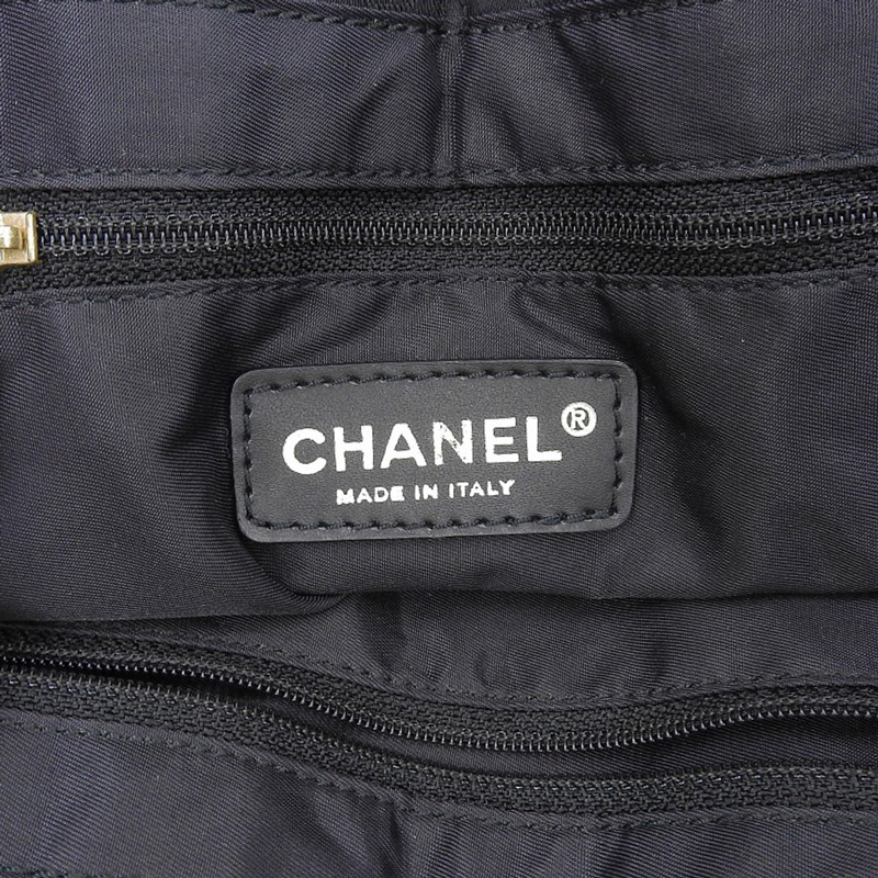 http://シャネル%20CHANEL%20ニュートラベルライン%20トートバッグ%20ナイロン/レザー%20ブラック%208番台%20中古%20CH0929