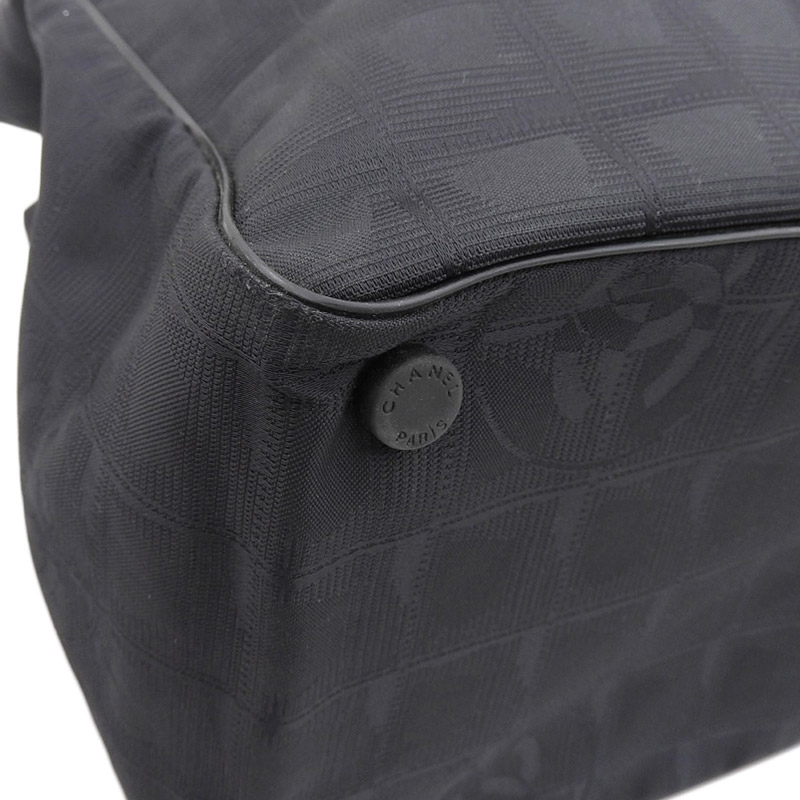 http://シャネル%20CHANEL%20ニュートラベルライン%20トートバッグ%20ナイロン/レザー%20ブラック%207番台%20中古%20CH0930