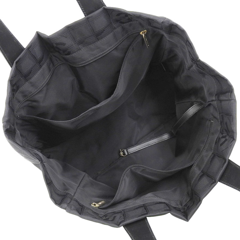 http://シャネル%20CHANEL%20ニュートラベルライン%20トートバッグ%20ナイロン/レザー%20ブラック%209番台%20中古%20CH0931