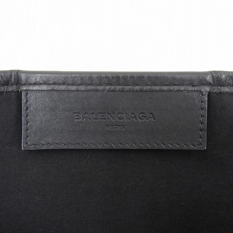 http://バレンシアガ%20BALENCIAGA%20ネイビーカバスS%20トートバッグ%20キャンバス/レザー%20ホワイト/ブラック%20中古%20OB1907