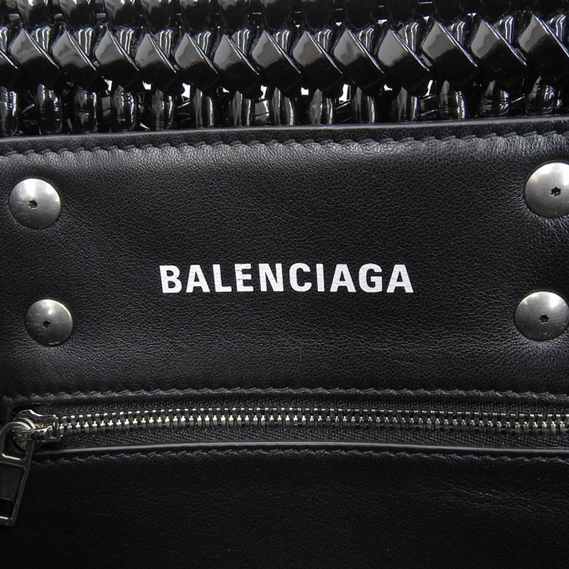 http://バレンシアガ%20BALENCIAGA%20ビストロバスケットXS%202WAYバッグ%20ハンドバッグ%20ショルダーバッグ%20エナメル%20ブラック%20671342%20美品%20OB1910